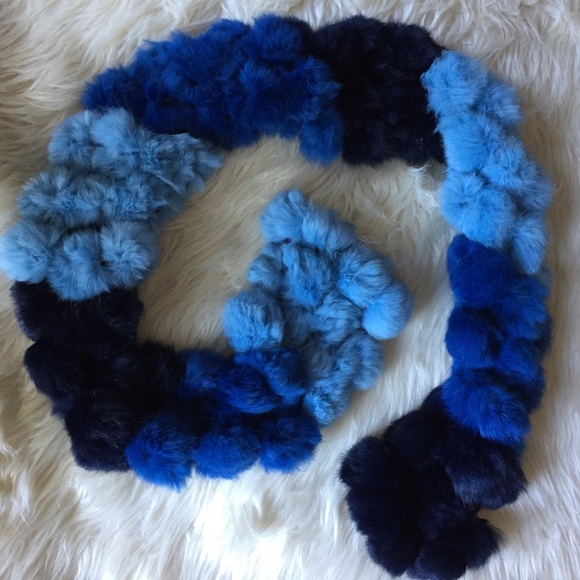 Vintage Accessories - Genuine Fur Pom Pom Scarf Vintage Accessories - Genuine Fur Pom Pom Scarf